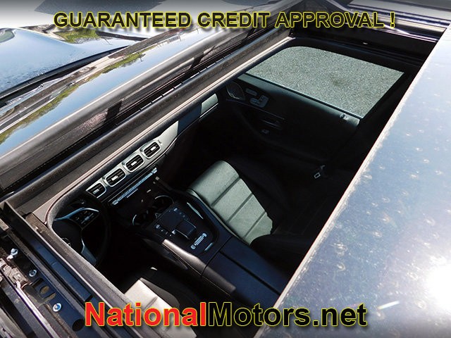 Mercedes-Benz GLS Vehicle Full-screen Gallery Image 11