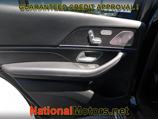 Mercedes-Benz GLS Vehicle Full-screen Gallery Image 12