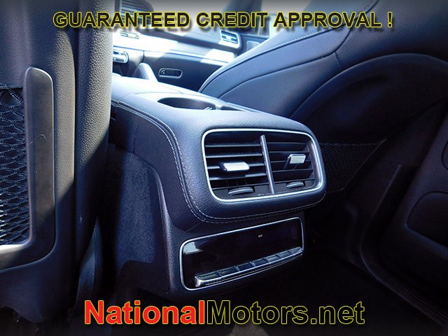 Mercedes-Benz GLS Vehicle Full-screen Gallery Image 14