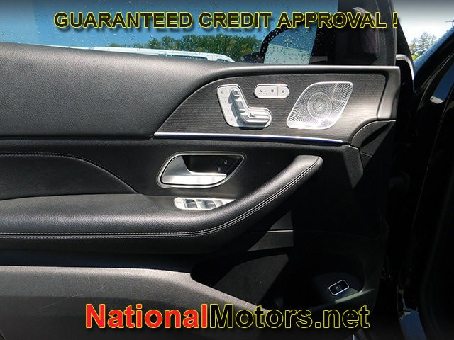 Mercedes-Benz GLS Vehicle Full-screen Gallery Image 16