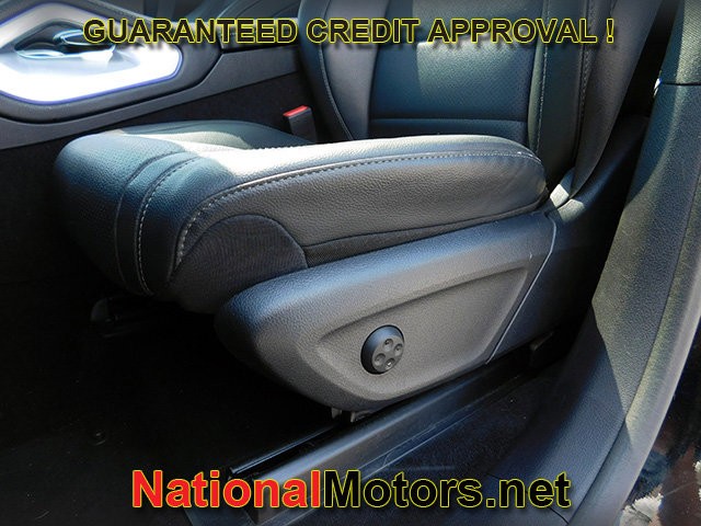 Mercedes-Benz GLS Vehicle Full-screen Gallery Image 18