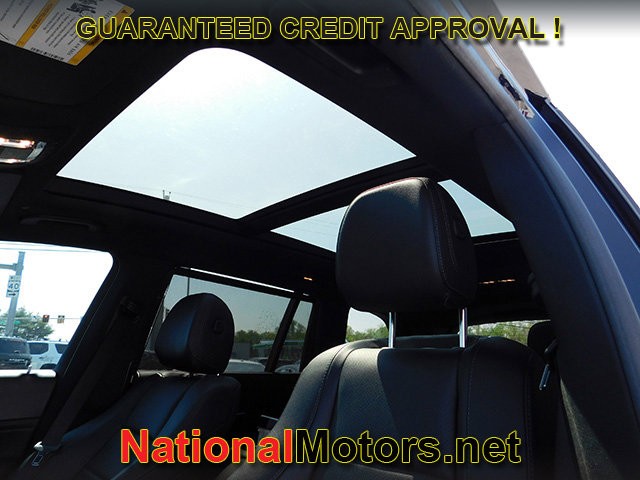 Mercedes-Benz GLS Vehicle Full-screen Gallery Image 19