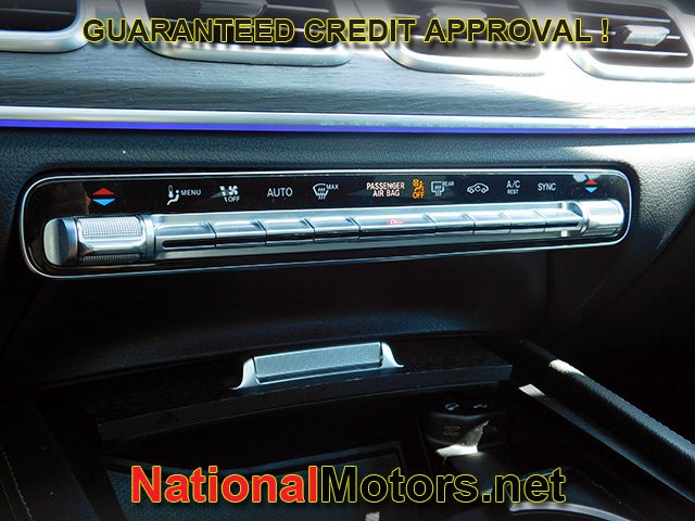 Mercedes-Benz GLS Vehicle Full-screen Gallery Image 22