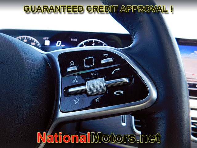 Mercedes-Benz GLS Vehicle Full-screen Gallery Image 24