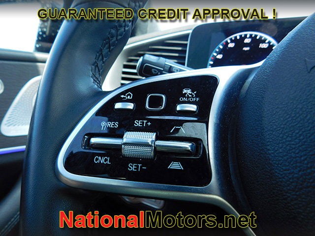 Mercedes-Benz GLS Vehicle Full-screen Gallery Image 25