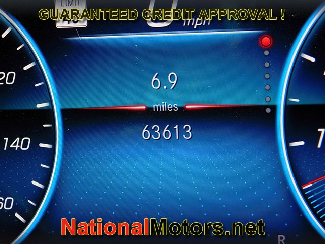 Mercedes-Benz GLS Vehicle Full-screen Gallery Image 26