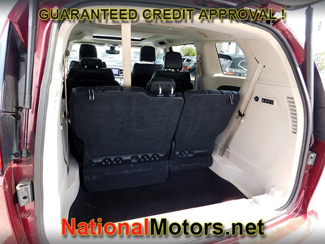 Chrysler Pacifica Vehicle Full-screen Gallery Image 06