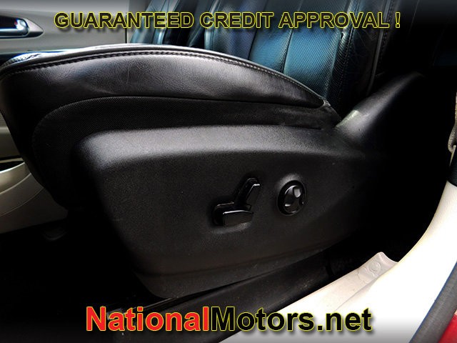 Chrysler Pacifica Vehicle Full-screen Gallery Image 16