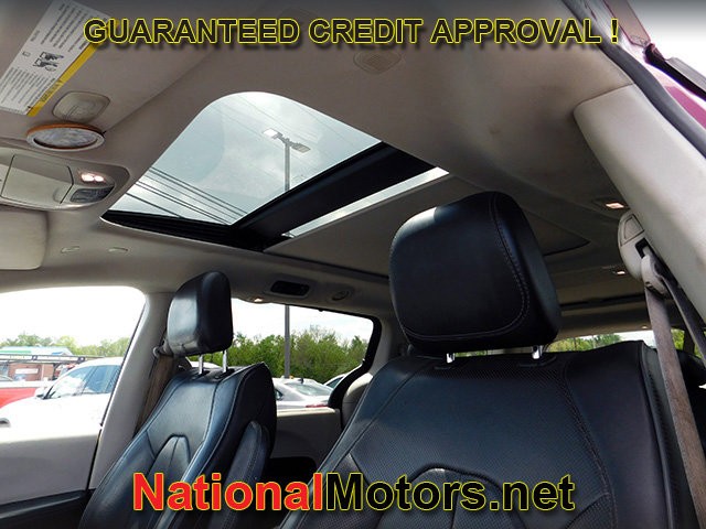 Chrysler Pacifica Vehicle Full-screen Gallery Image 17