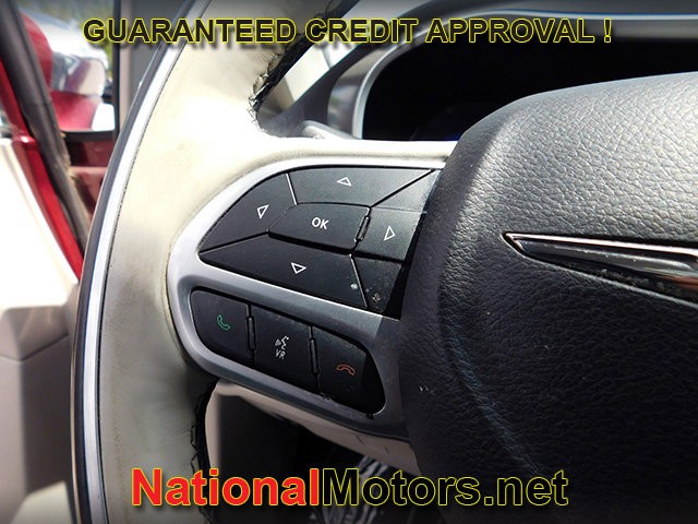 Chrysler Pacifica Vehicle Full-screen Gallery Image 22
