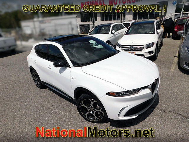 Alfa Romeo Tonale Vehicle Full-screen Gallery Image 02