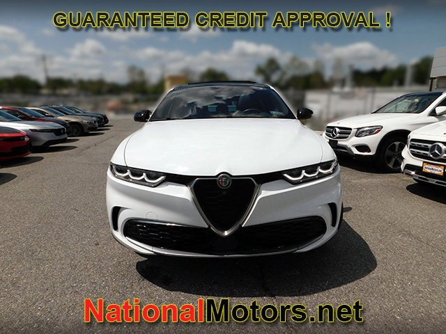 Alfa Romeo Tonale Vehicle Full-screen Gallery Image 03