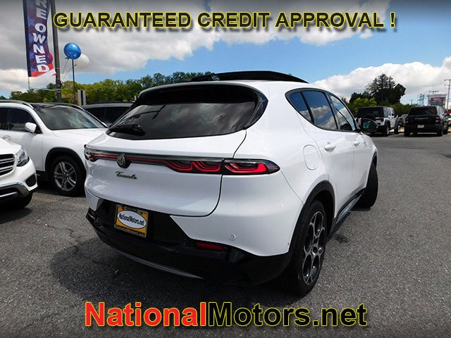 Alfa Romeo Tonale Vehicle Full-screen Gallery Image 05