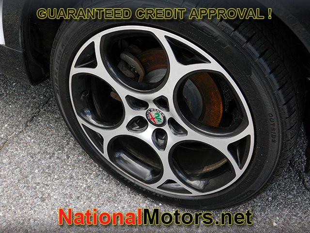 Alfa Romeo Tonale Vehicle Full-screen Gallery Image 06