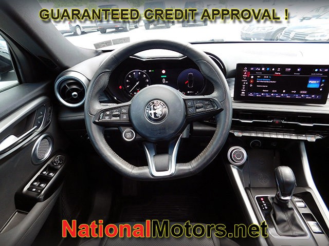 Alfa Romeo Tonale Vehicle Full-screen Gallery Image 13