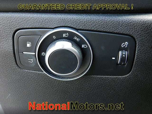 Alfa Romeo Tonale Vehicle Full-screen Gallery Image 25