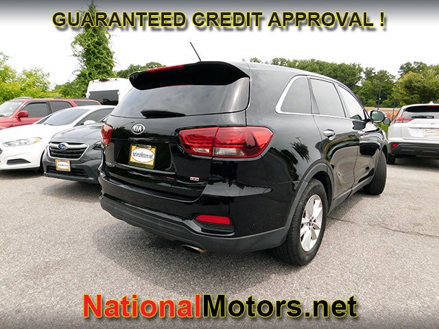 Kia Sorento Vehicle Full-screen Gallery Image 03