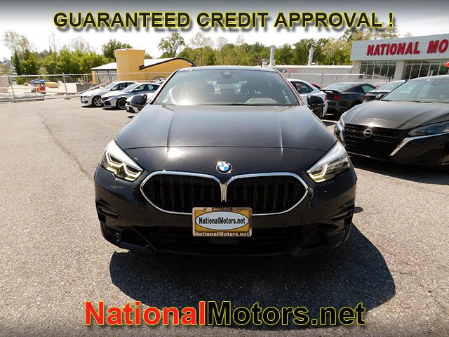 BMW 2 Series Vehicle Full-screen Gallery Image 03