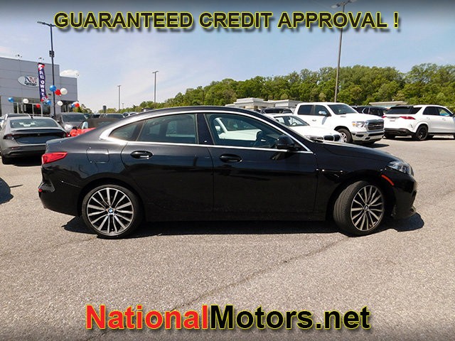 BMW 2 Series Vehicle Full-screen Gallery Image 04