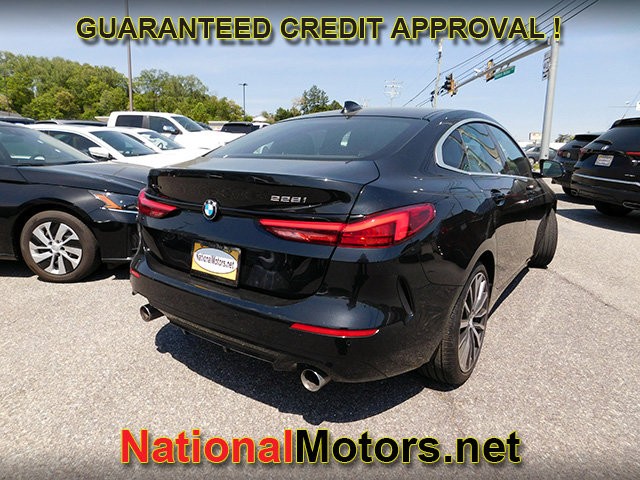 BMW 2 Series Vehicle Full-screen Gallery Image 05