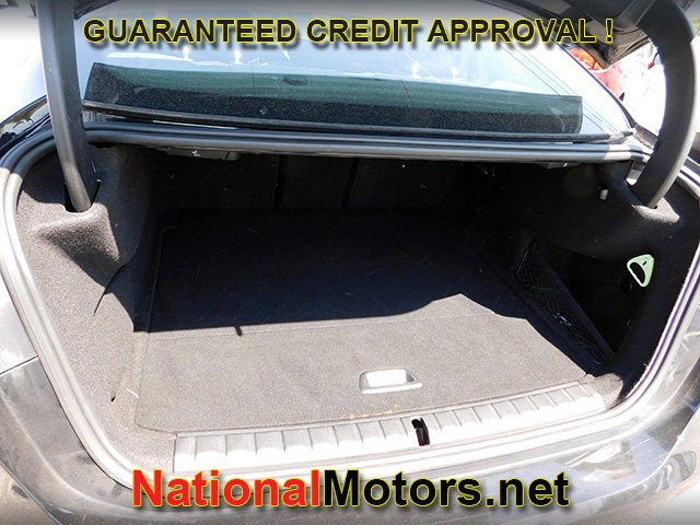 BMW 2 Series Vehicle Full-screen Gallery Image 07