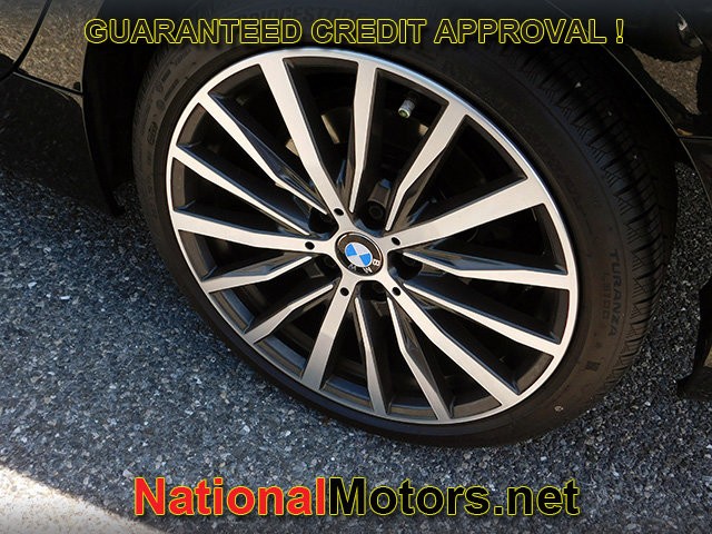 BMW 2 Series Vehicle Full-screen Gallery Image 08