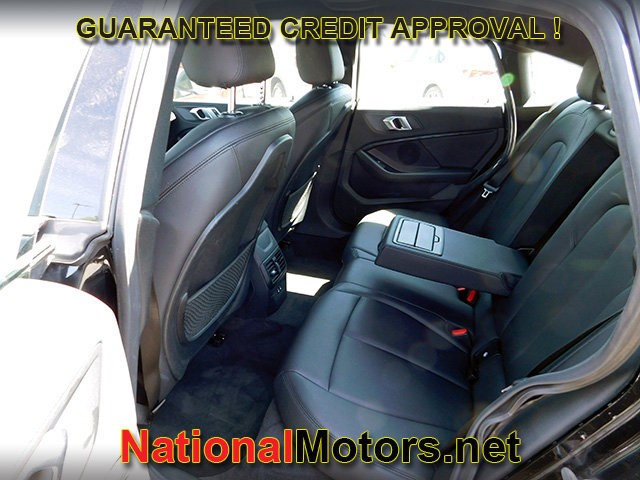 BMW 2 Series Vehicle Full-screen Gallery Image 10