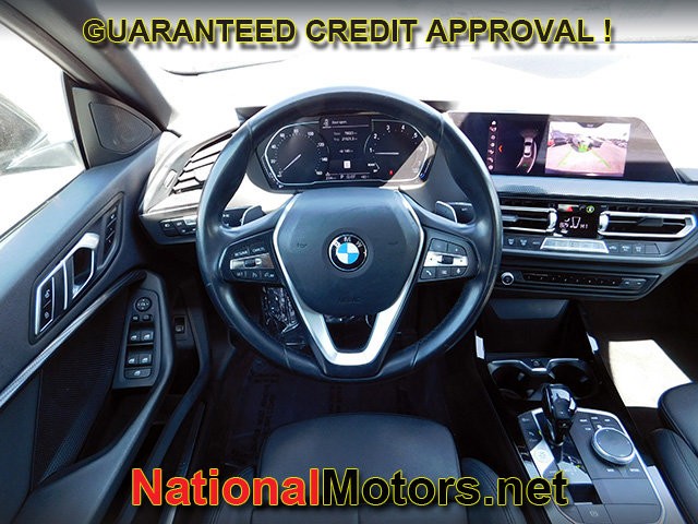 BMW 2 Series Vehicle Full-screen Gallery Image 12