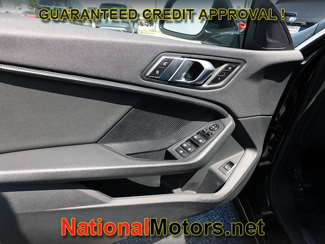 BMW 2 Series Vehicle Full-screen Gallery Image 13