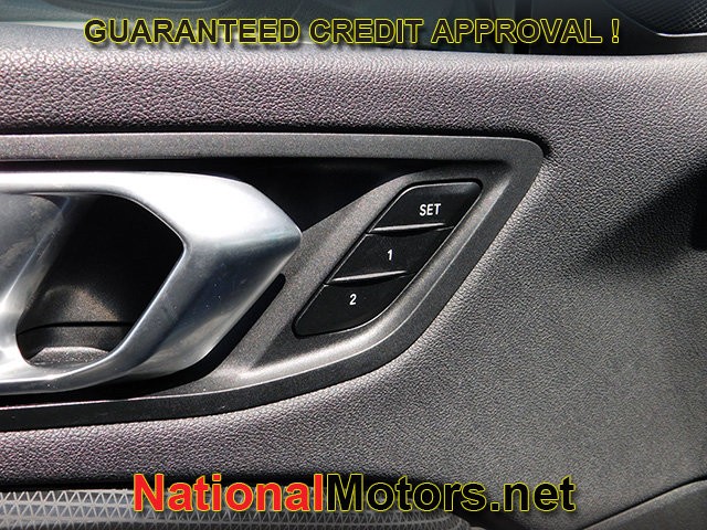 BMW 2 Series Vehicle Full-screen Gallery Image 14