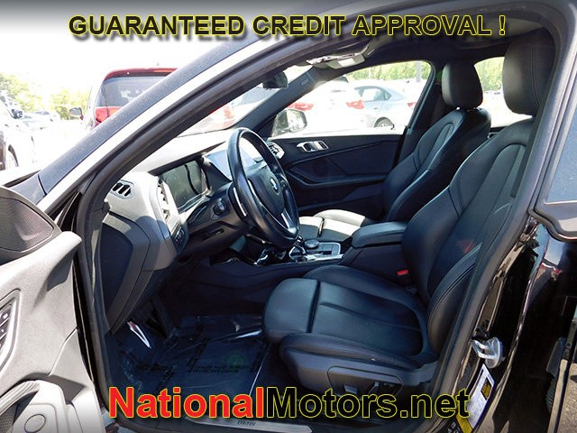 BMW 2 Series Vehicle Full-screen Gallery Image 15