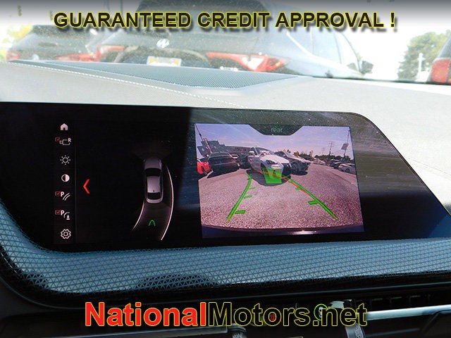 BMW 2 Series Vehicle Full-screen Gallery Image 16