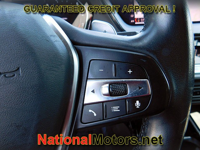 BMW 2 Series Vehicle Full-screen Gallery Image 20