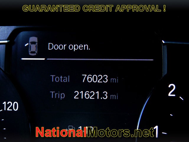 BMW 2 Series Vehicle Full-screen Gallery Image 22
