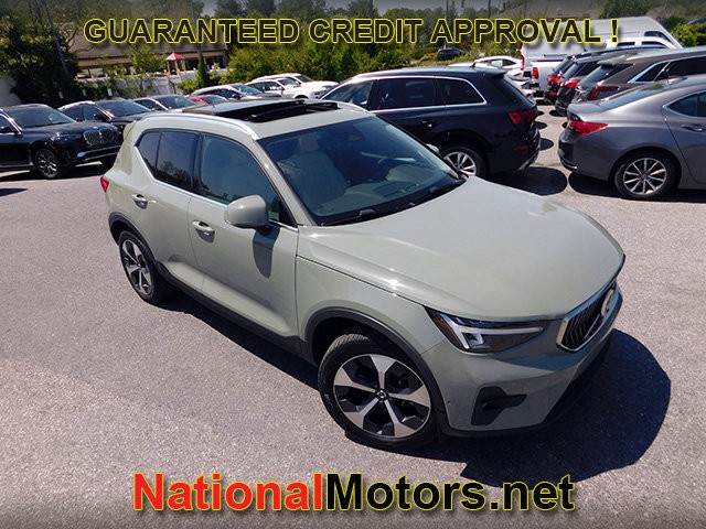 Volvo XC40 Vehicle Full-screen Gallery Image 02
