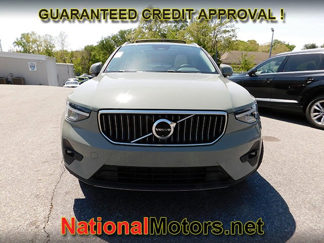 Volvo XC40 Vehicle Full-screen Gallery Image 03