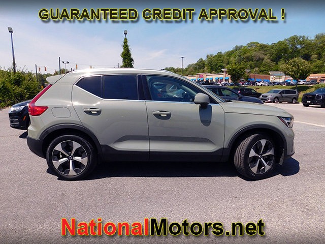 Volvo XC40 Vehicle Full-screen Gallery Image 04