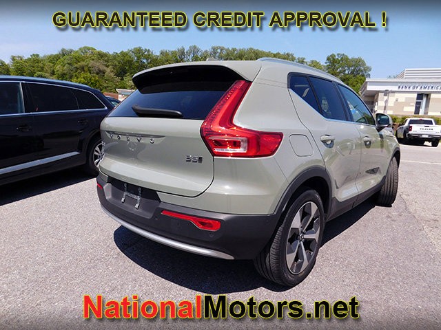 Volvo XC40 Vehicle Full-screen Gallery Image 05