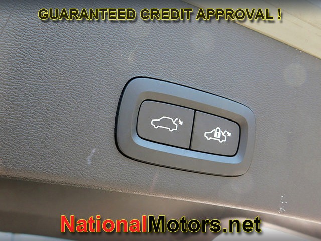 Volvo XC40 Vehicle Full-screen Gallery Image 08