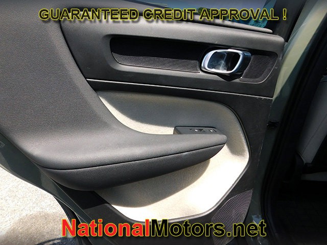 Volvo XC40 Vehicle Full-screen Gallery Image 11