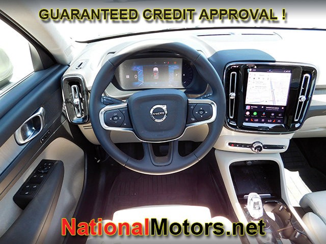 Volvo XC40 Vehicle Full-screen Gallery Image 14