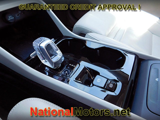 Volvo XC40 Vehicle Full-screen Gallery Image 21