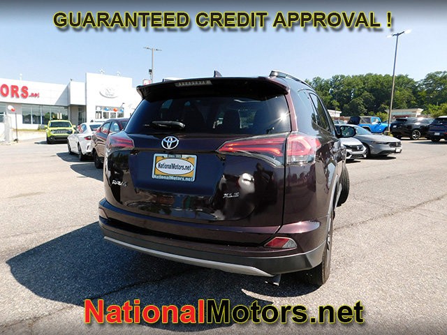 Toyota RAV4 Vehicle Full-screen Gallery Image 05