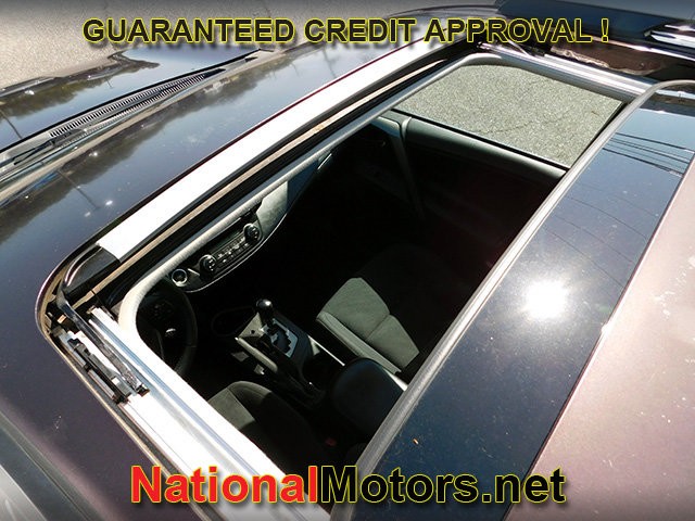 Toyota RAV4 Vehicle Full-screen Gallery Image 06