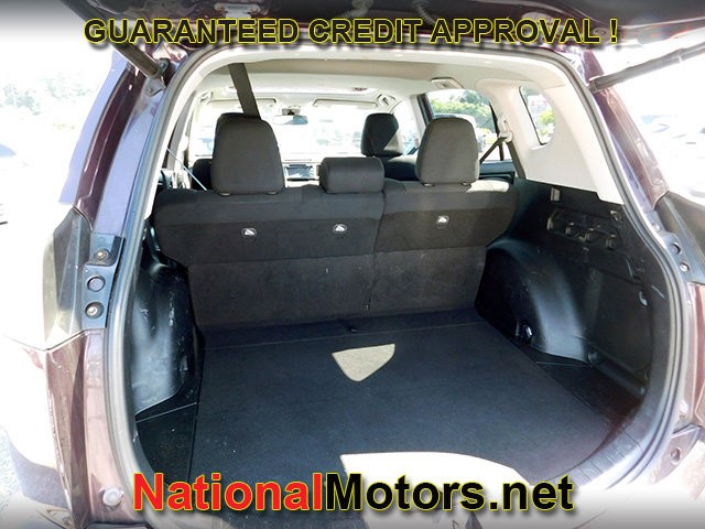 Toyota RAV4 Vehicle Full-screen Gallery Image 07