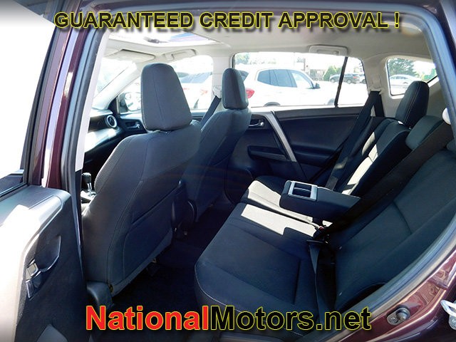 Toyota RAV4 Vehicle Full-screen Gallery Image 09