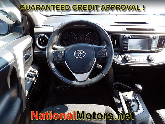 Toyota RAV4 Vehicle Full-screen Gallery Image 10