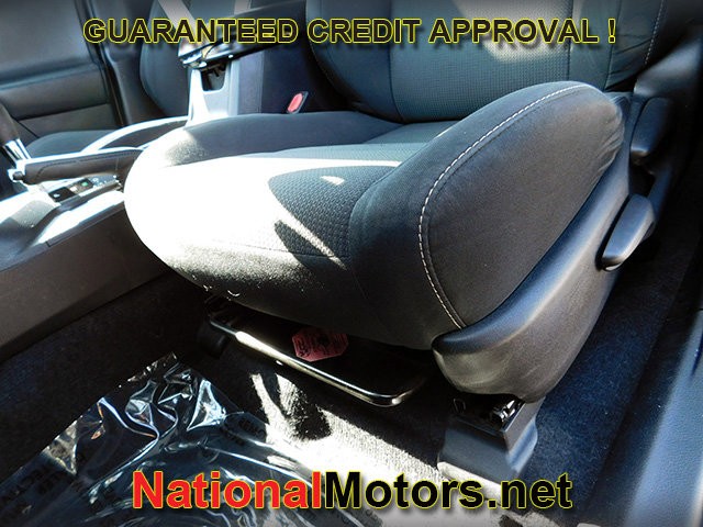 Toyota RAV4 Vehicle Full-screen Gallery Image 13