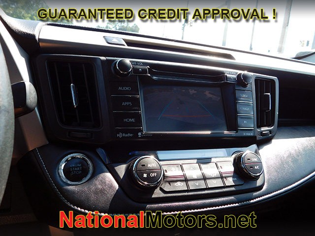 Toyota RAV4 Vehicle Full-screen Gallery Image 15