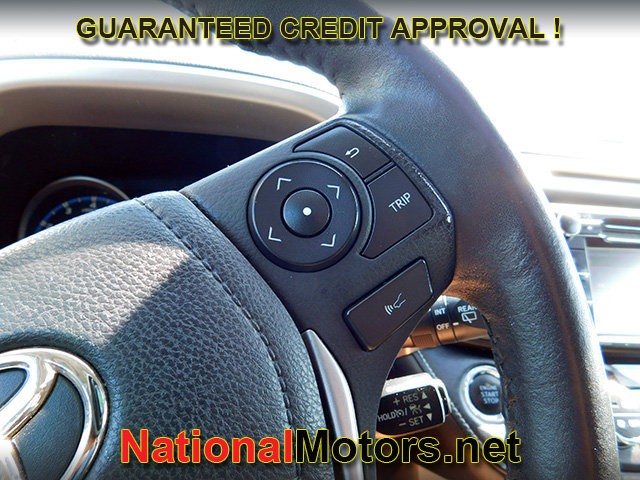 Toyota RAV4 Vehicle Full-screen Gallery Image 19